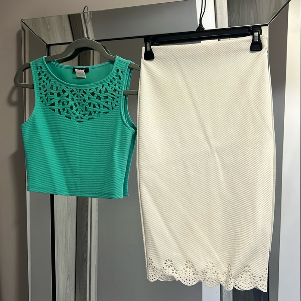 Set, size small